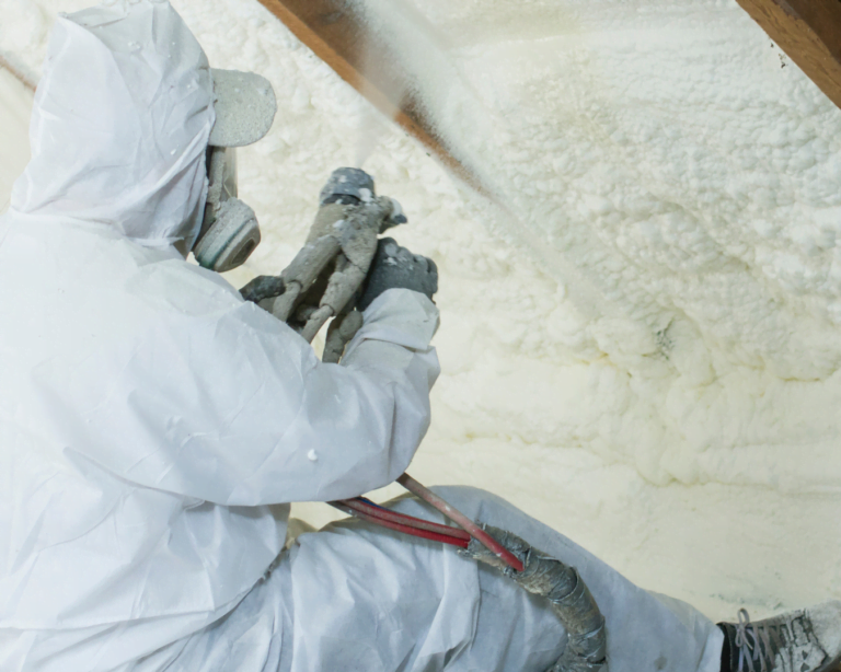 Aplikacja piany PUR w celu ocieplenia poddasza - BUDIVO Podkarpacie