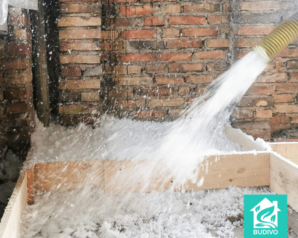 Nadmuch celulozy w celu ocieplenia budynku - BUDIVO