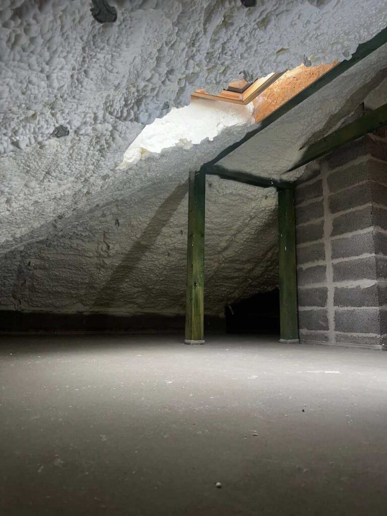 Budivo – nowoczesne ocieplanie poddasza pianą PUR dla lepszej efektywności energetycznej.