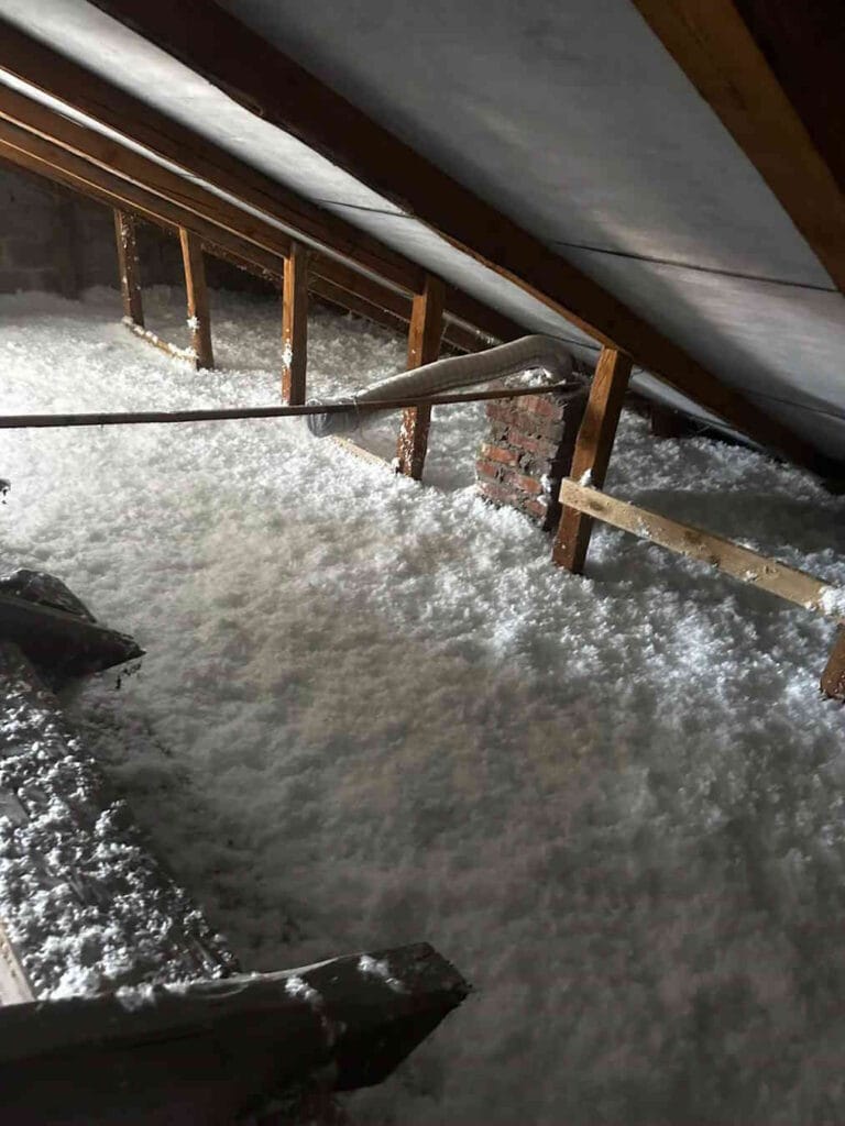 Budivo – izolacja wykonana celulozą budowlaną.