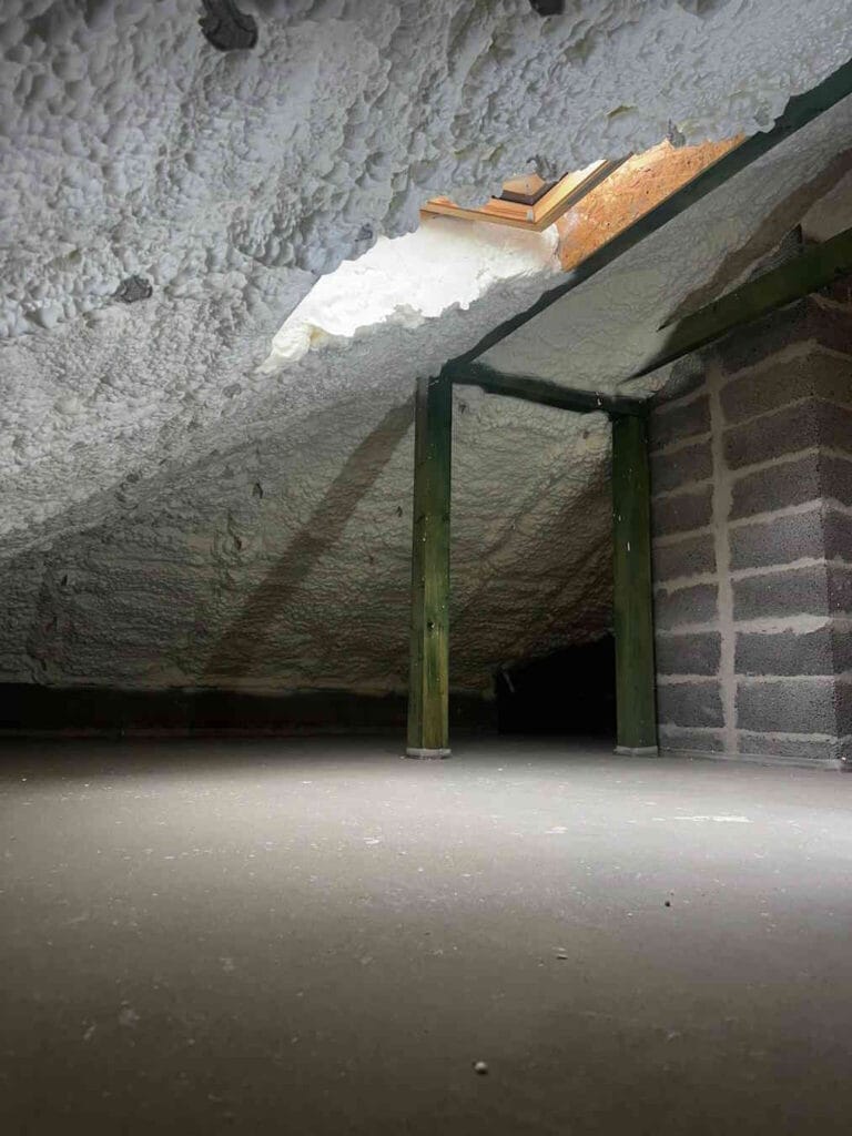 Efektywna izolacja pianką PUR wykonana przez fachowców Budivo.