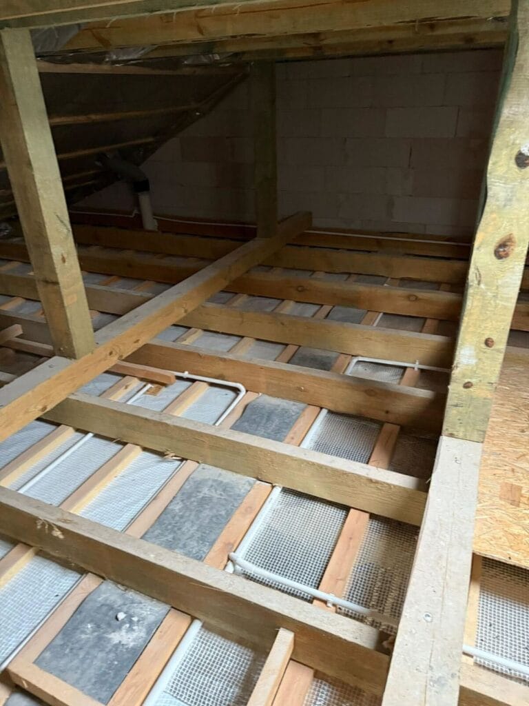 Efektywna izolacja celulozą w Ropczycach.