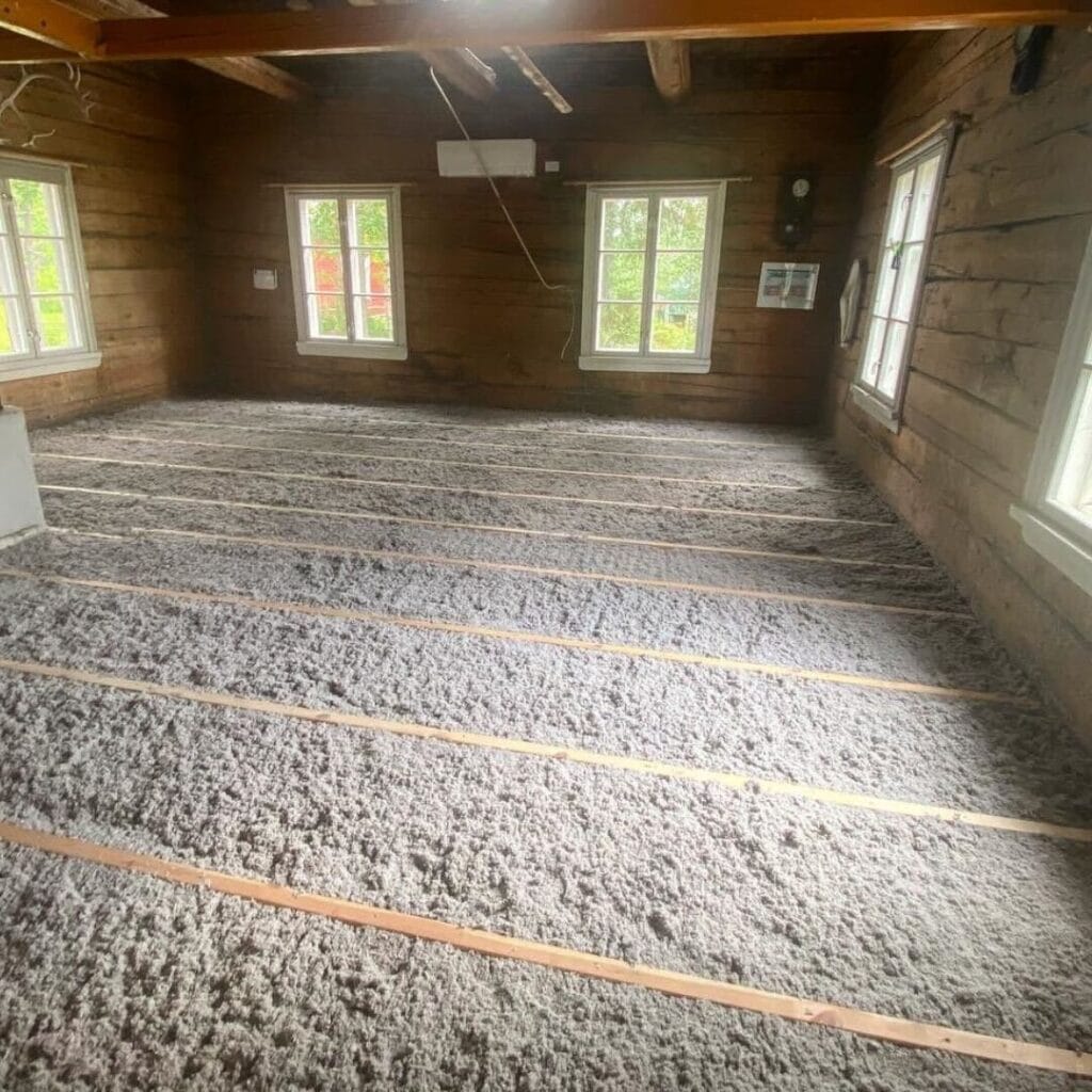 Budivo – nowoczesne ocieplenie poddasza celulozą dla lepszej efektywności energetycznej.